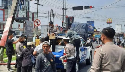 Gegara Rem Blong, Truk di Tasikmalaya Tabrak Pengguna Jalan - GenPI.co JABAR