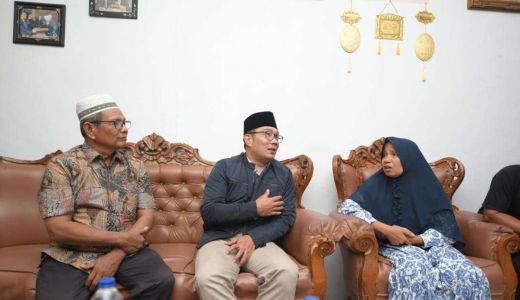Punya Nasib Sama, Ridwan Kamil Takziah ke Orang Tua yang Anaknya Hanyut di Sungai - GenPI.co JABAR