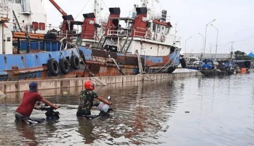 Banjir Rob Semarang Akibat Siklus Akhir Bulan Purnama - GenPI.co JATENG