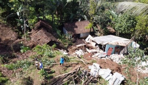 Gubernur Jawa Timur Sebut 80 Persen Wilayah Berpotensi Bencana - GenPI.co JATIM