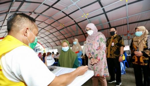Pemkab Banyuwangi Sasar Vaksin Covid-19 Untuk Santri - GenPI.co JATIM