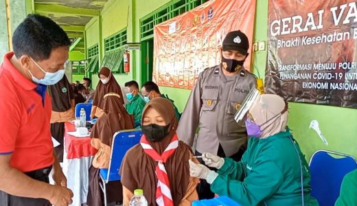 Vaksinasi di Pamekasan, Sasar Santri - GenPI.co JATIM