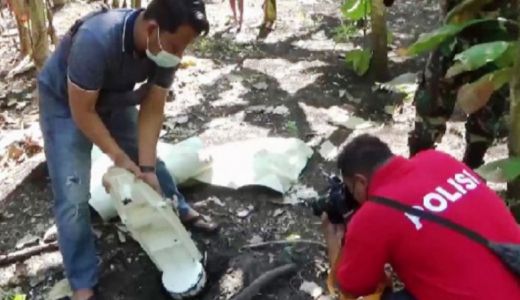 Warga Ngawi Dikagetkan Dentuman Keras, Ternyata Bagian Pesawat - GenPI.co JATIM