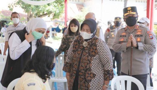 Vaksin Gencar Dilakukan, Khofifah Optimis Bisa PTM - GenPI.co JATIM