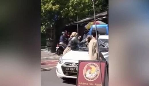 Viral ASN Ngawi Ngamuk Pecahkan Kaca Mobil, Ternyata... - GenPI.co JATIM