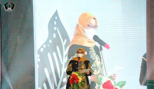 Profil Rini Syarifah, Bupati Perempuan Blitar, Anak Tokoh NU - GenPI.co JATIM