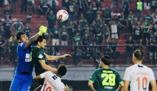 Persebaya Bentrok Persipura, Hujan Gol Terjadi di Liga 1 2020 - GenPI.co JATIM