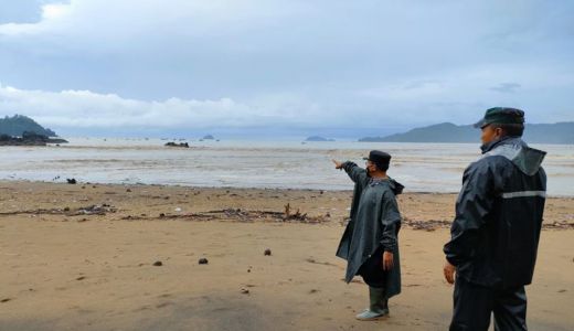 Nelayan di Trenggalek Hilang Diterjang Ombak, Pulang Melaut - GenPI.co JATIM