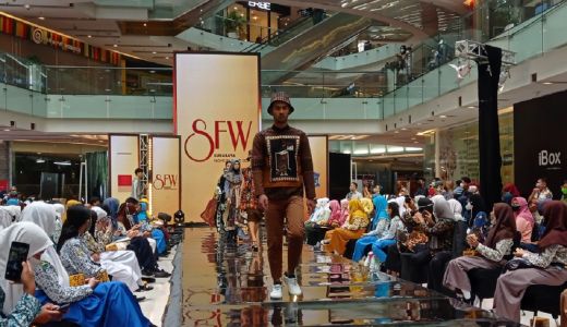 Desainer Didik Kempot Tampilkan Tokoh Pewayangan di SFW 2021 - GenPI.co JATIM