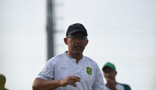 Pelatih Persebaya Tiba-Tiba Minta Laga Lawan PSS Sleman Ditunda - GenPI.co JATIM