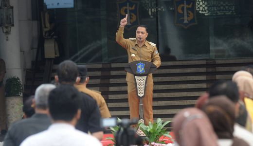 SOTK Berlaku, Wali Kota Surabaya Siap Copot Pejabat Tak Solutif - GenPI.co JATIM