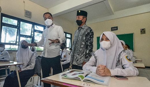 Ganti Shift Sekolah Picu Kerumunan, Dispendik Surabaya Buka Suara - GenPI.co JATIM