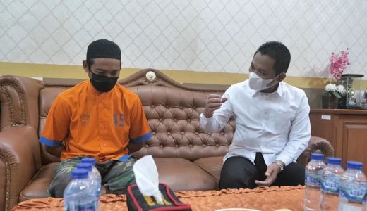 Bupati Lumajang Ungkap Fakta Mengejutkan Pelaku Penendang Sesajen - GenPI.co JATIM