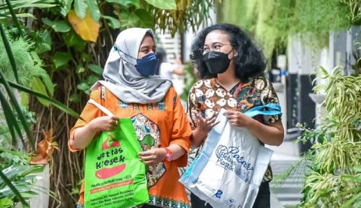 Pemkot Surabaya Bentuk Satgas, Tugasnya Berkaitan Kantong Plastik - GenPI.co JATIM