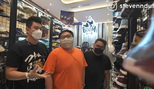 Crazy Rich Surabaya Belanja Sepatu, Harganya Fantastis - GenPI.co JATIM