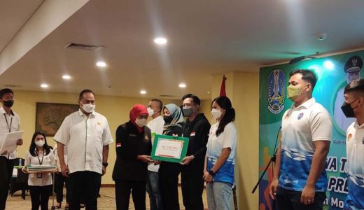 Khofifah Beri Semangat 71 Atlet Jatim Menuju SEA Games Vietnam - GenPI.co JATIM
