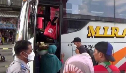 3 Bus Cadangan di Terminal Ngawi Siap Angkut Penumpang Arus Balik - GenPI.co JATIM