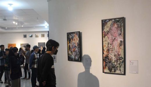Mahasiswa Unesa Pameran Karya Seni Tentang Parodi Kehidupan - GenPI.co JATIM