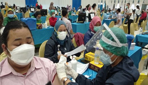 Jadwal Serbuan Vaksinasi Surabaya Terbaru, Cek Tanggalnya - GenPI.co JATIM