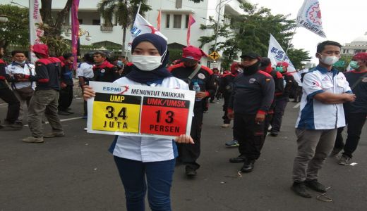 Penerapan UMP Jadi Tuntutan Buruh ke Gubernur Jawa Timur - GenPI.co JATIM
