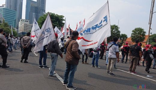 Demo Buruh Geser ke Balai Kota Surabaya, ini Alasannya - GenPI.co JATIM