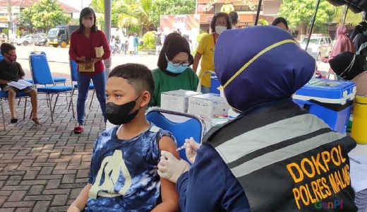 Vaksinasi Anak di Kabupaten Malang Terkendala Restu Orang Tua - GenPI.co JATIM