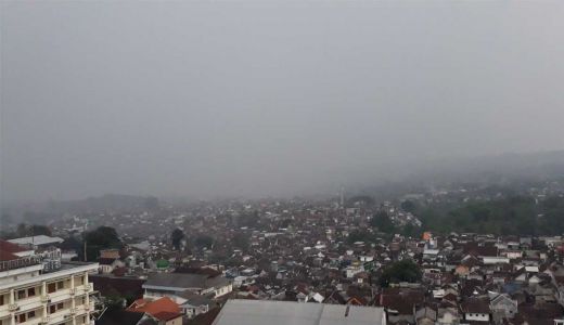 Cuaca Jatim Hari ini, Mojokerto Cerah dan Probolinggo Hujan Petir - GenPI.co JATIM