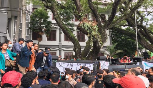 BEM Malang Raya Tak Gentar Demo Lagi Jika Tuntutan Tak Terpenuhi - GenPI.co JATIM