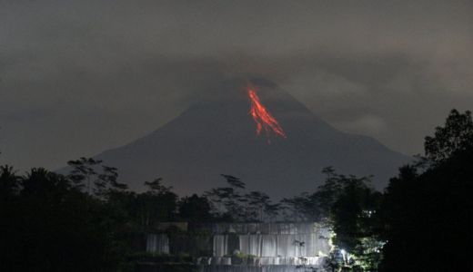 Semalam, Gunung Merapi Keluarkan 28 Kali Lava Pijar - GenPI.co JOGJA
