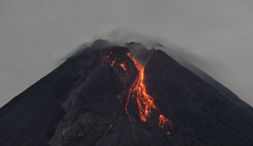 Guguran Lava Merapi Meluncur 1,8 Kilometer Pagi Ini - GenPI.co JOGJA