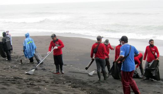 Wujudkan Bantul Bersih Sampah, Wabup Gelar Aksi Bersih Pantai - GenPI.co JOGJA