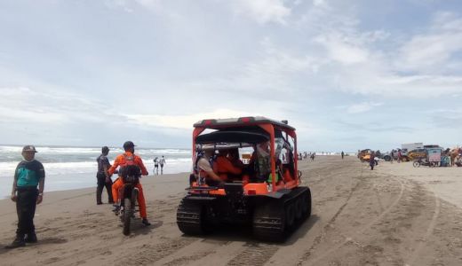 Duh! Wisatawan Asal Bekasi Terseret Ombak di Pantai Parangtritis - GenPI.co JOGJA