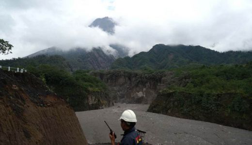 Merapi Luncurkan 14 Guguran Lava Pijar dan 45 Gempa Guguran - GenPI.co JOGJA