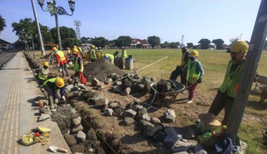 Rawat Aset, Keraton Yogyakarta Ganti Material Alun alun Utara - GenPI.co JOGJA