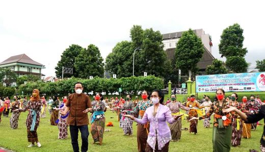 200 Perempuan Berbusana Kebaya Menari di Balai Kota Yogyakarta - GenPI.co JOGJA