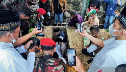 Khidmat, Buya Syafii Dimakamkan di Taman Makam Husnul Khotimah - GenPI.co JOGJA