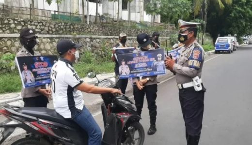Polres Loteng Ingatkan Pengendara Tetap Patuhi Prokes - GenPI.co NTB