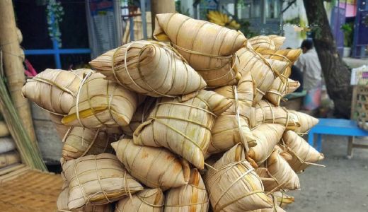 Kue Bantal, Oleh-oleh Khas Lombok dari Ketan dan Pisang - GenPI.co NTB