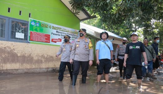 Kapolda NTB Pantau Kondisi Korban Banjir - GenPI.co NTB