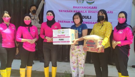 Bhayangkari Polres Mataram Peduli Banjir - GenPI.co NTB