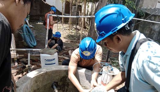 Blue Helmet Bergerak Sedot Lumpur Bekas Banjir - GenPI.co NTB