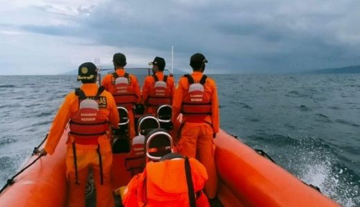 Suami Istri Korban Kapal Tenggelam di Laut Bima Belum Ditemukan - GenPI.co NTB