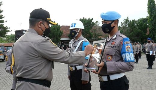 Malas, Satu Anggota Polres Loteng Diberhentikan Tidak Hormat - GenPI.co NTB