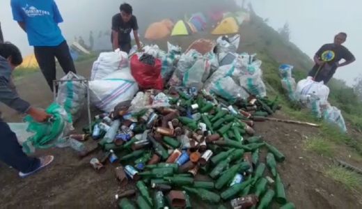 Ya Tuhan, Ratusan Botol Miras Berserakan di Gunung Rinjani - GenPI.co NTB