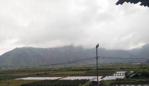 Hujan, Wisatawan Tetap Tumpah Ruah di Sembalun - GenPI.co NTB
