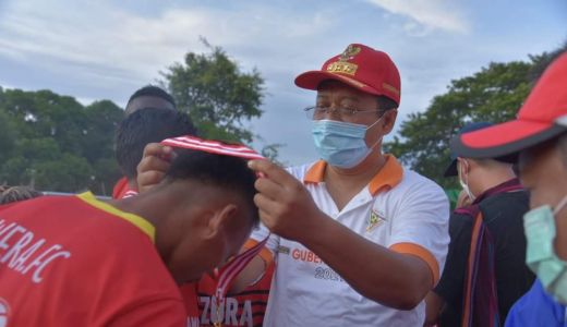 Percepat Vaksinasi di Bima, Gubernur Gelar Turnamen Sepak Bola - GenPI.co NTB