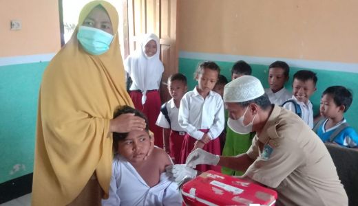 Pemkab Dompu Genjot Vaksinasi untuk Anak - GenPI.co NTB