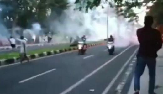 Ngeri, Perang Petasan di Jalan Udayana - GenPI.co NTB