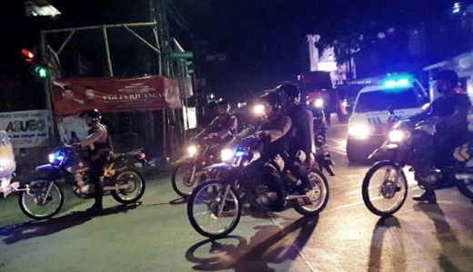 Tutup Akses Jalan Kegiatan Ilegal, Sejumlah Pemuda Diamankan - GenPI.co NTB