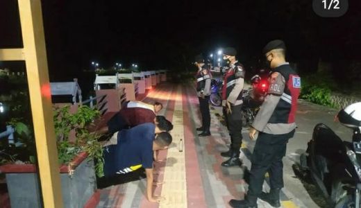 Pesta Miras, Sejumlah Remaja Dihukum Anggota Polres Sumbawa - GenPI.co NTB